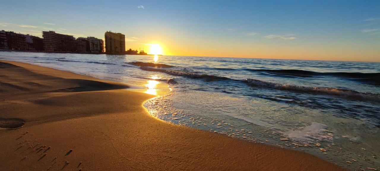 Beachside Apartment In Torrevieja Zewnętrze zdjęcie